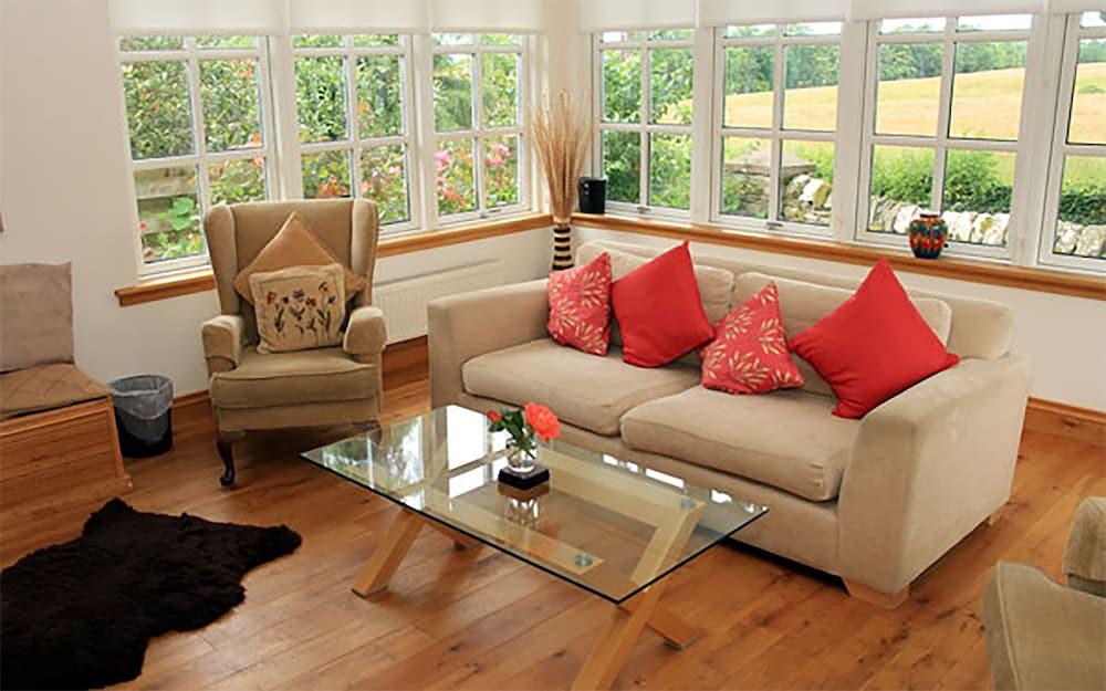 Westacre Lodge Self Catering Chalet - Living Area