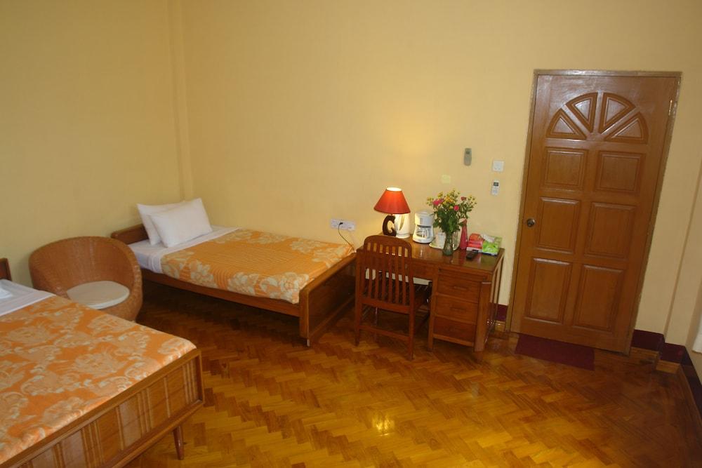 Golden Guest Inn - Room