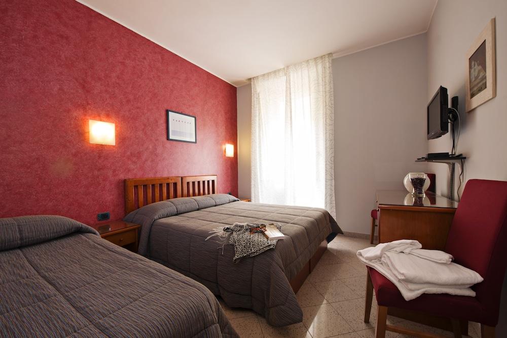 Hotel Ercoli - Featured Image