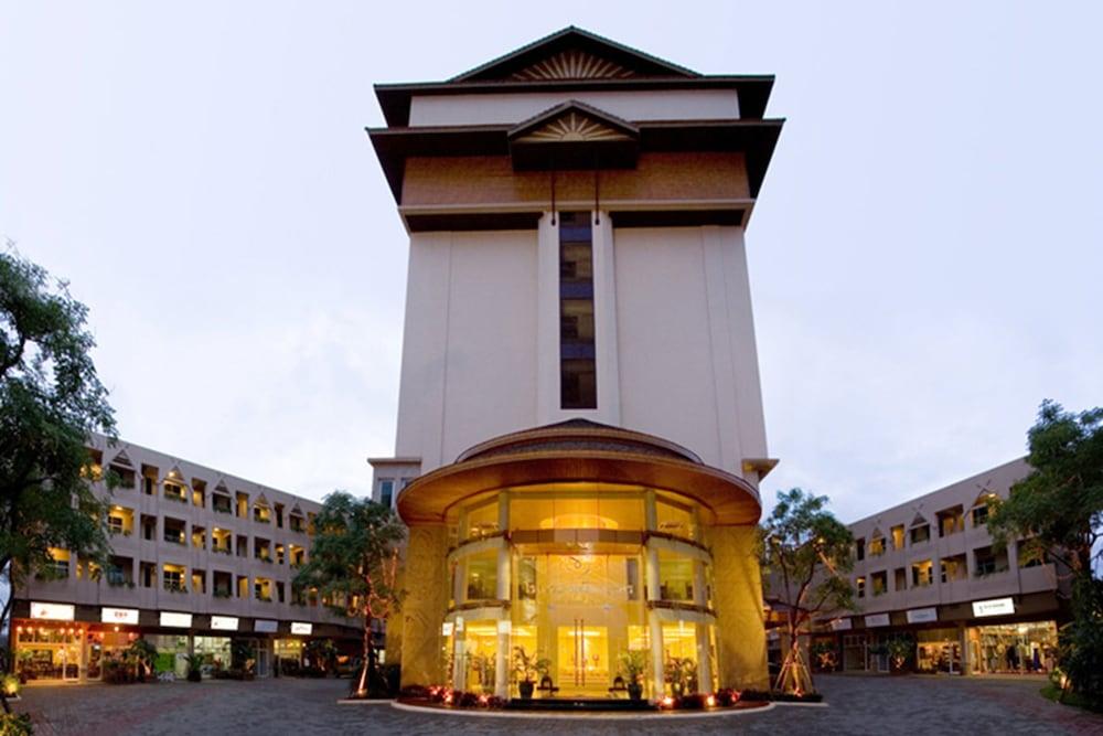 Maninarakorn Hotel - Featured Image