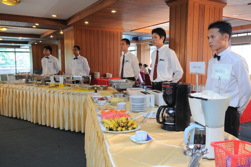 Panda Hotel - Breakfast buffet