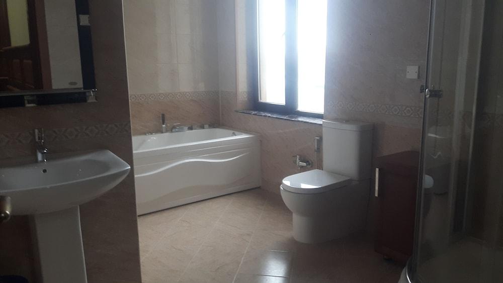 Sahil Plaza Apartments - Bathroom