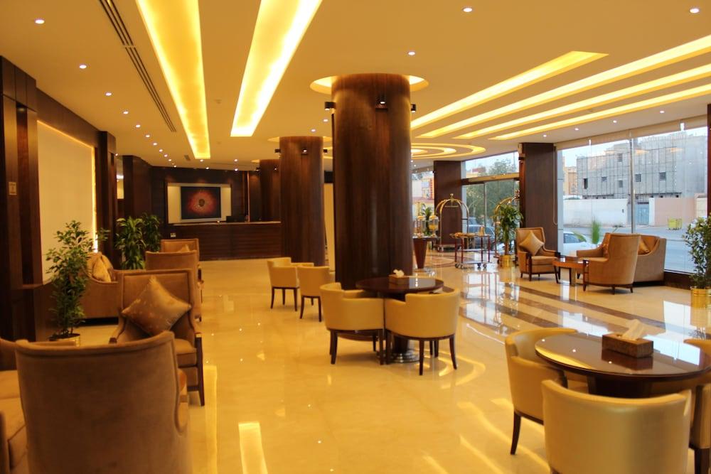 Pestana Hotel & Suites 2 - Lobby Sitting Area