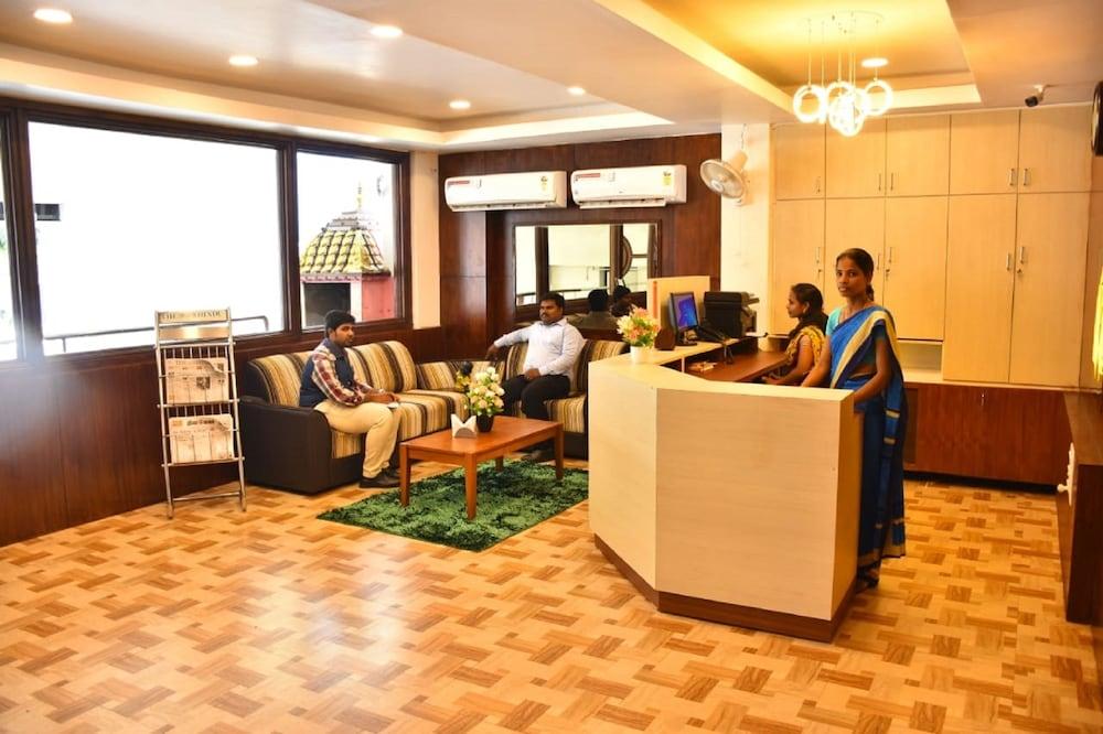 Hotel Palacial Pondi - Featured Image