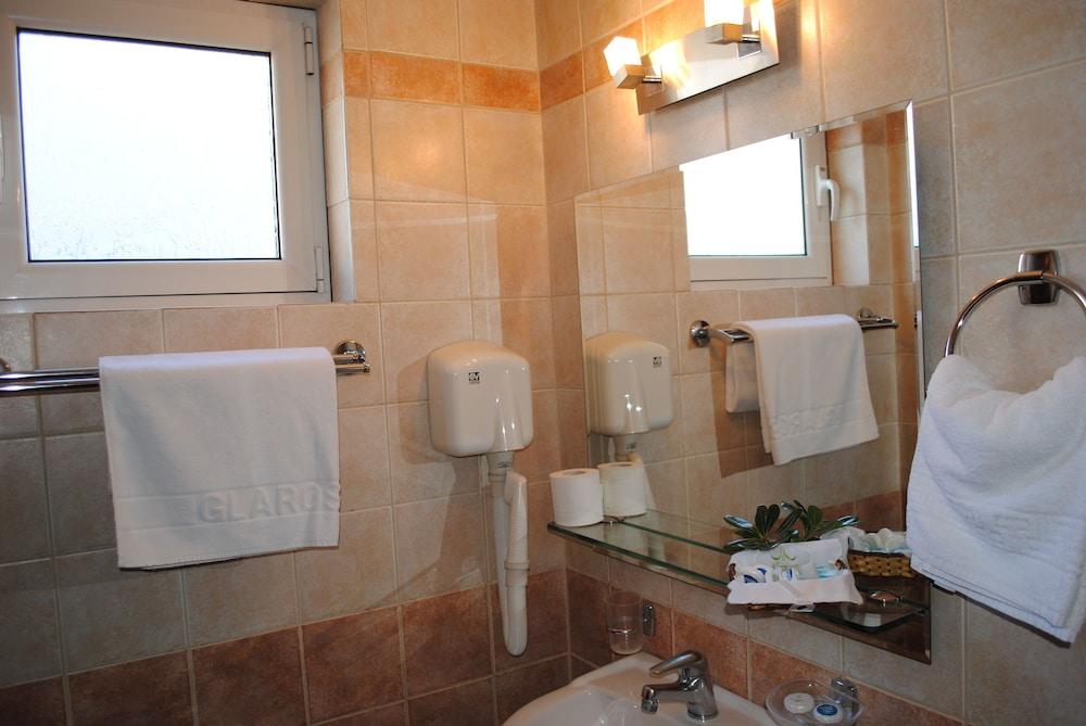 Hotel Ideal - Bathroom