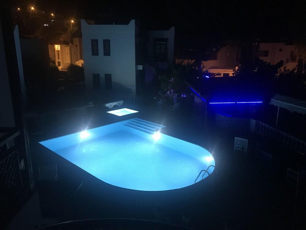 Derin Apart Hotel - Outdoor Pool