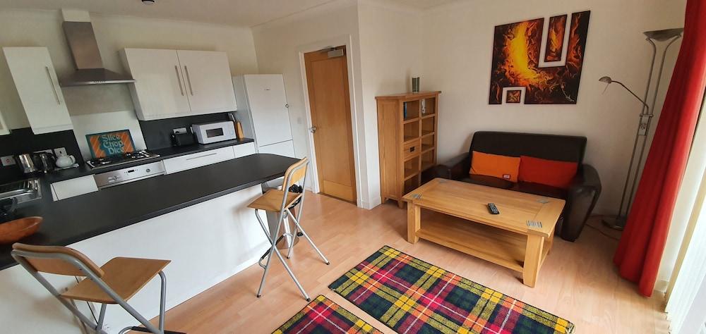 Lovely, Light and Airy 1-bed Flat in Stornoway - Featured Image
