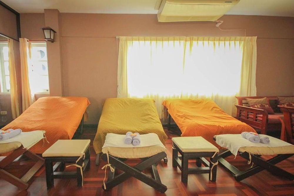 Waratee Spa Resort Villa - Massage