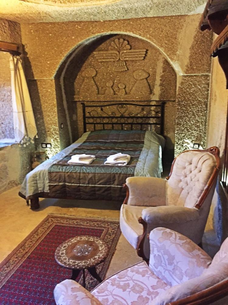 Antique Terrace Suites - Interior Detail