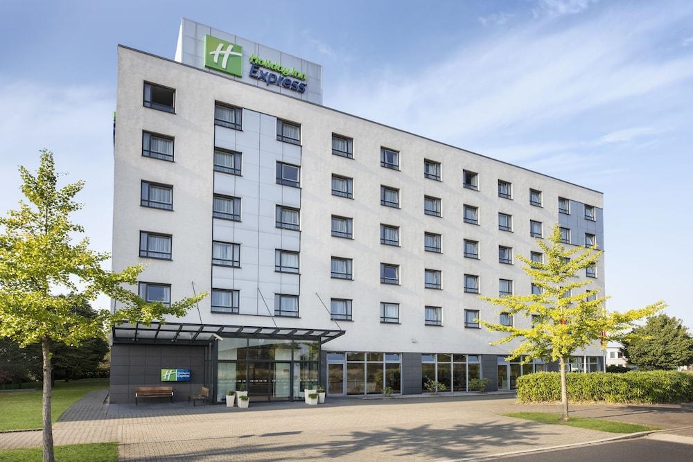 Holiday Inn Express Düsseldorf City North, an IHG Hotel - Featured Image
