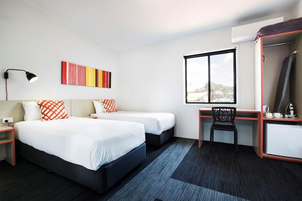 Villawood Hotel - Room