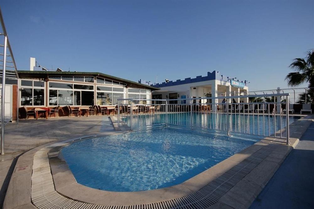 Sun and Sea Beach Hotel - Outdoor Pool