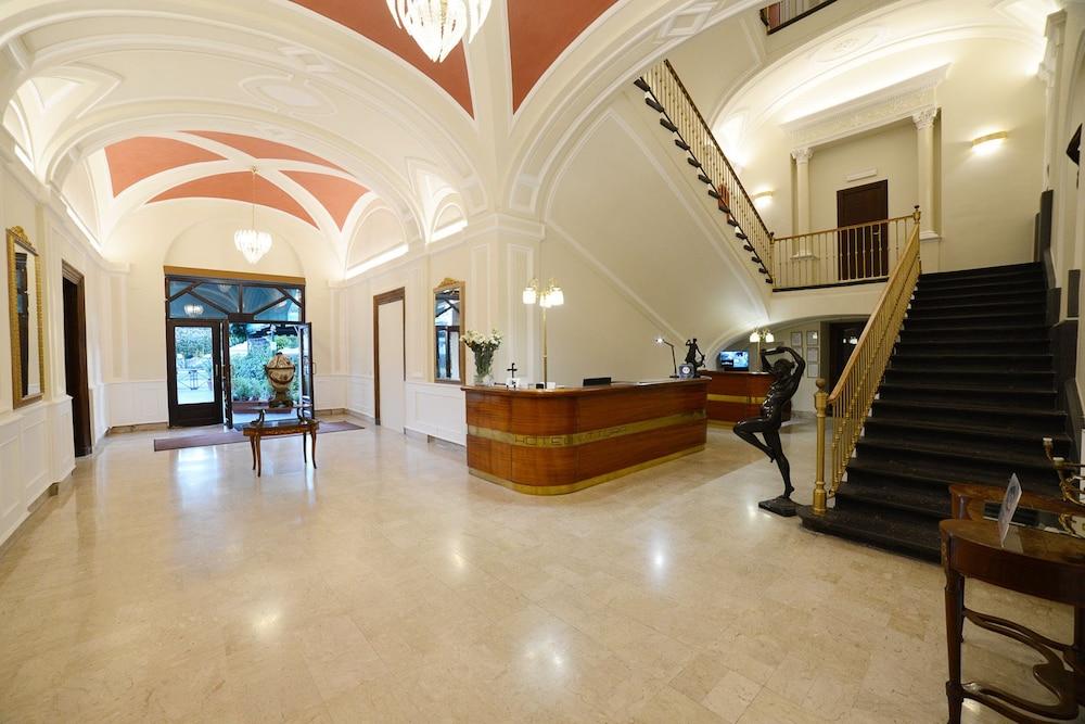 Hotel Vittoria - Featured Image
