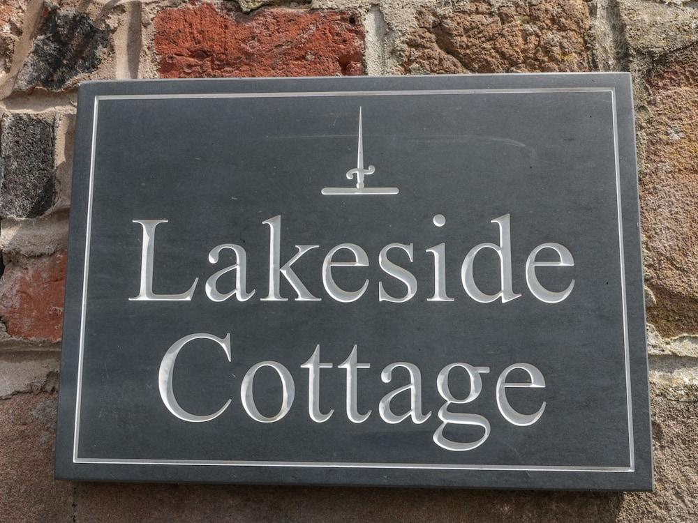 Lakeside Cottage - Property Grounds