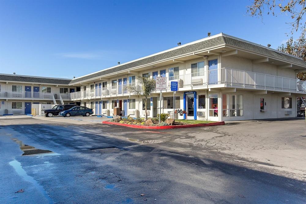 Motel 6 Hayward, CA - East Bay - Exterior