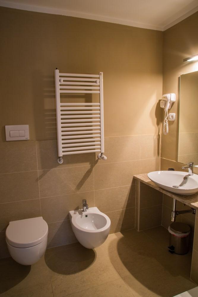 Cavour Forum Suites - Bathroom