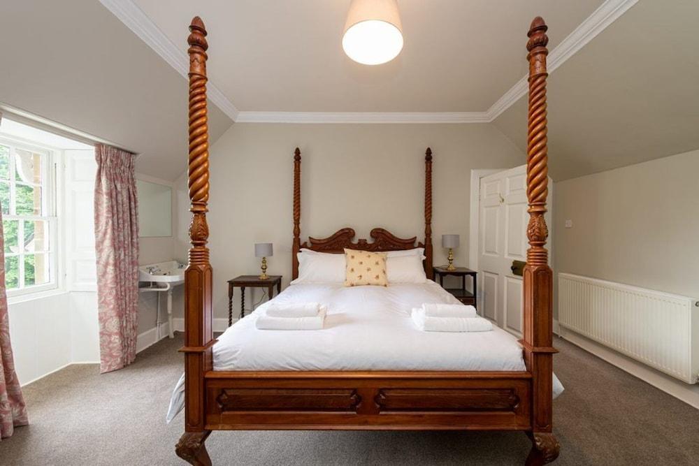 Cranstoun Riddel - Magnificent 6 Bedroom Property - Room