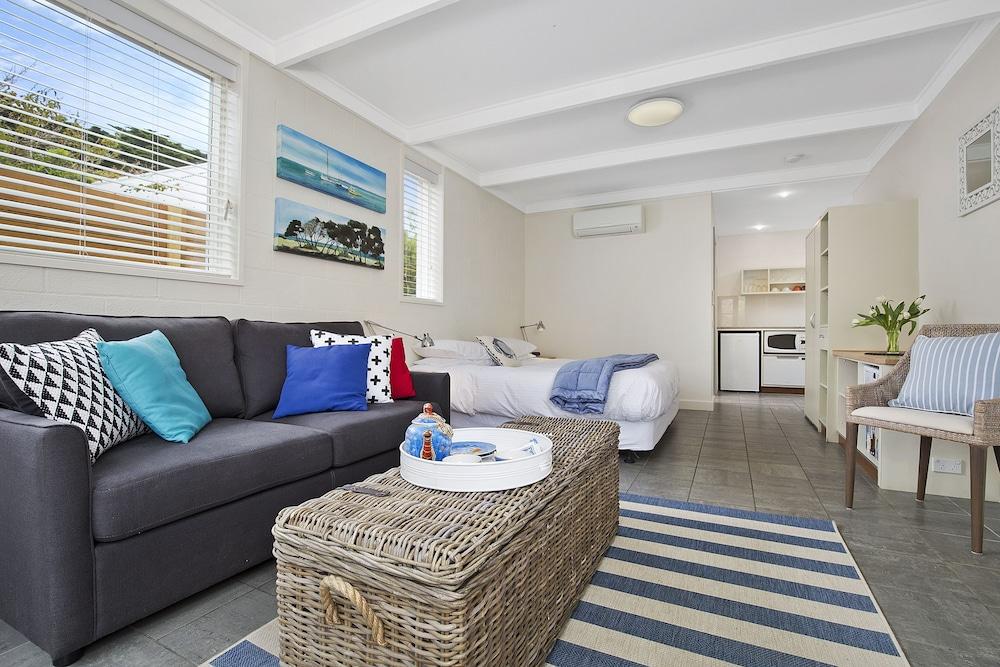 Oceanic Apartments Sorrento - Featured Image