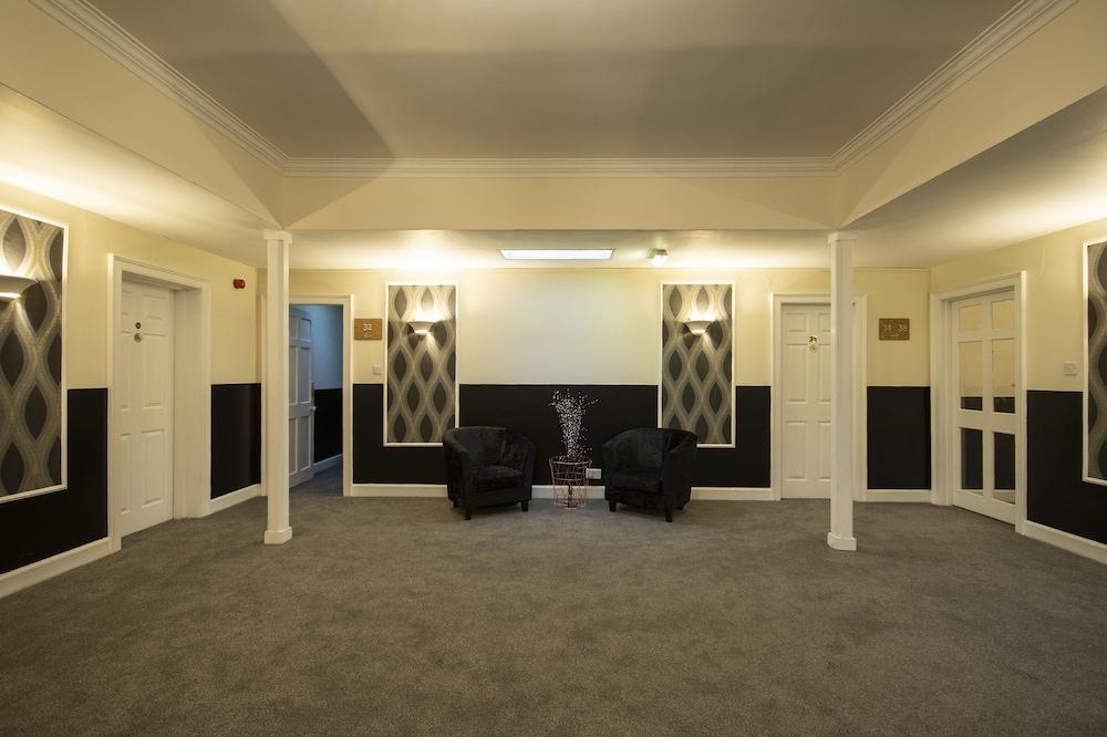 Douglas Arms Hotel - Interior