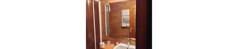 Hotel Select - Bathroom