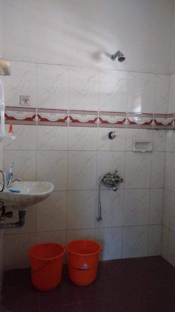 Hotel Elite International Thrissur - Bathroom