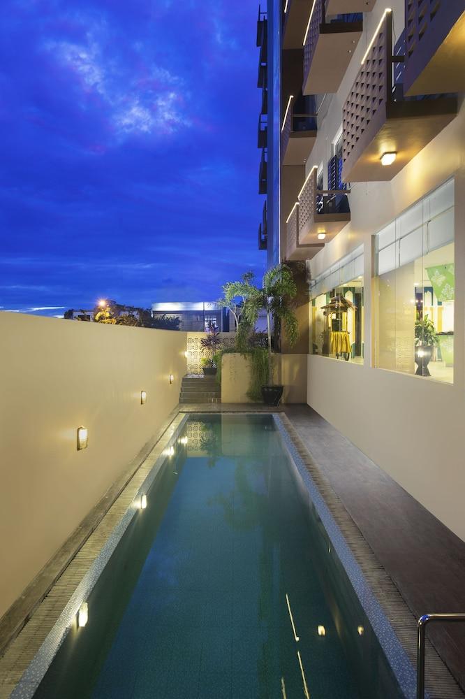 KHAS Pekanbaru Hotel - Outdoor Pool