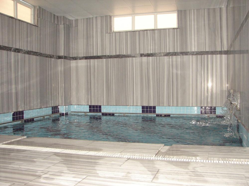 نيهير ثيرمال هوتل آند سبا - Indoor Pool