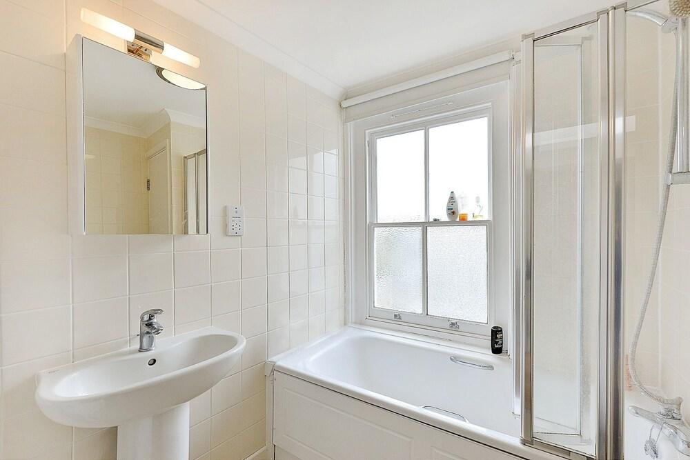 Belgravia Apartments - Old Brompton Road - Bathroom