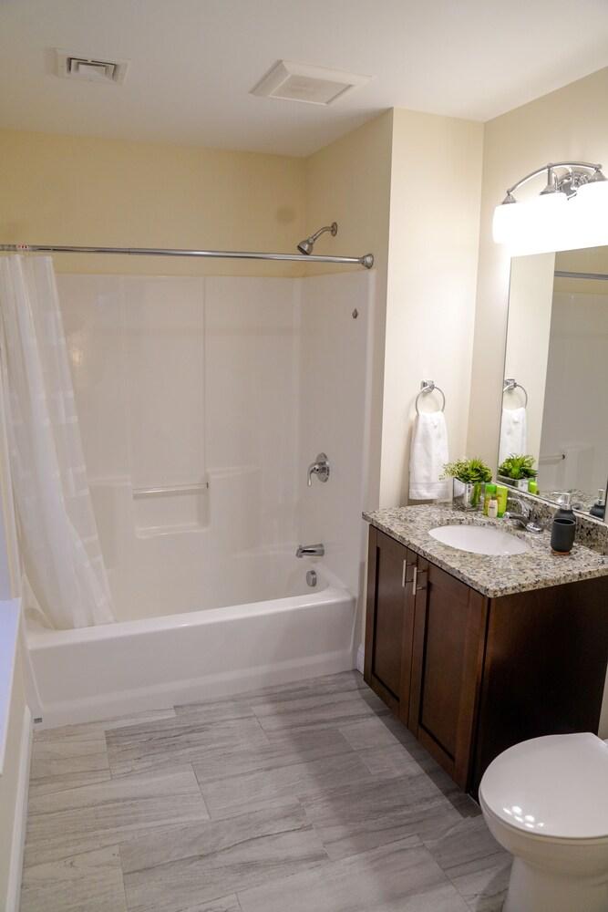 Luxury 2 Bedroom - 2 Bath Apartment Fenway- Boston - Bathroom