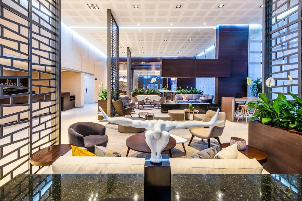 Radisson ar Hotel Bogotá Airport - Lobby Sitting Area