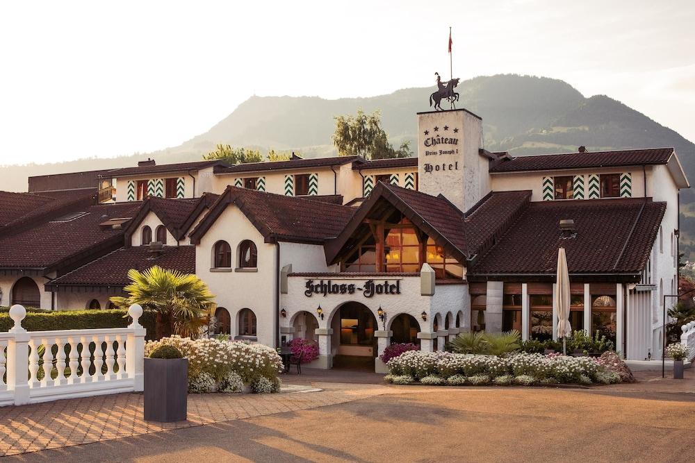 Swiss-Chalet Merlischachen - Romantik Schloss-Hotel am See - Featured Image