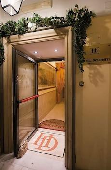 Hotel Dolomiti - Interior Entrance