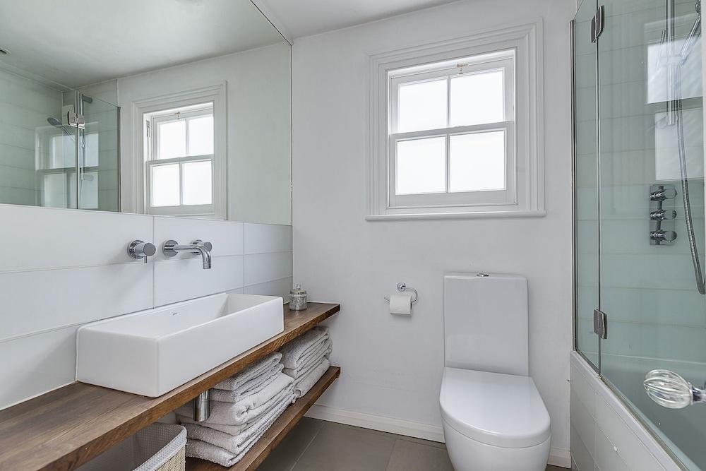 Sublime Hampstead Home - Bathroom