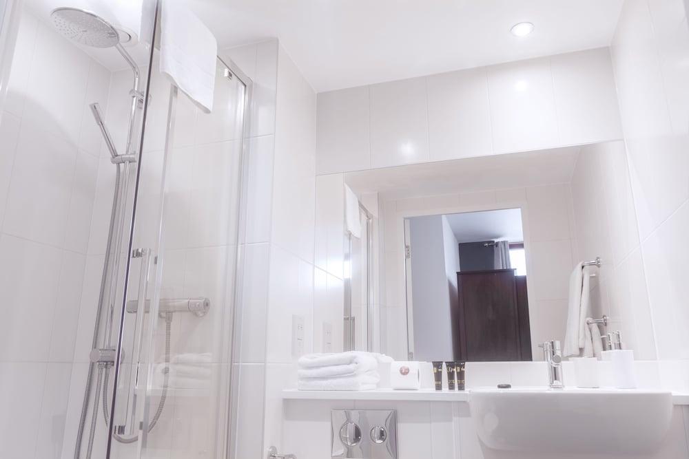 Dream Apartments Moorfields - Bathroom
