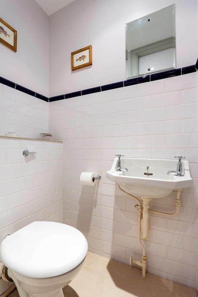Veeve - Sloane Square bu the river - Bathroom Sink