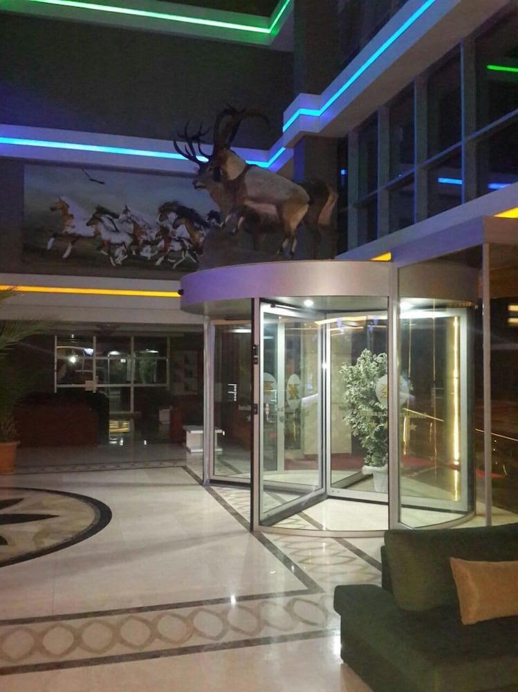Binkap Resort Hotel - Interior Entrance