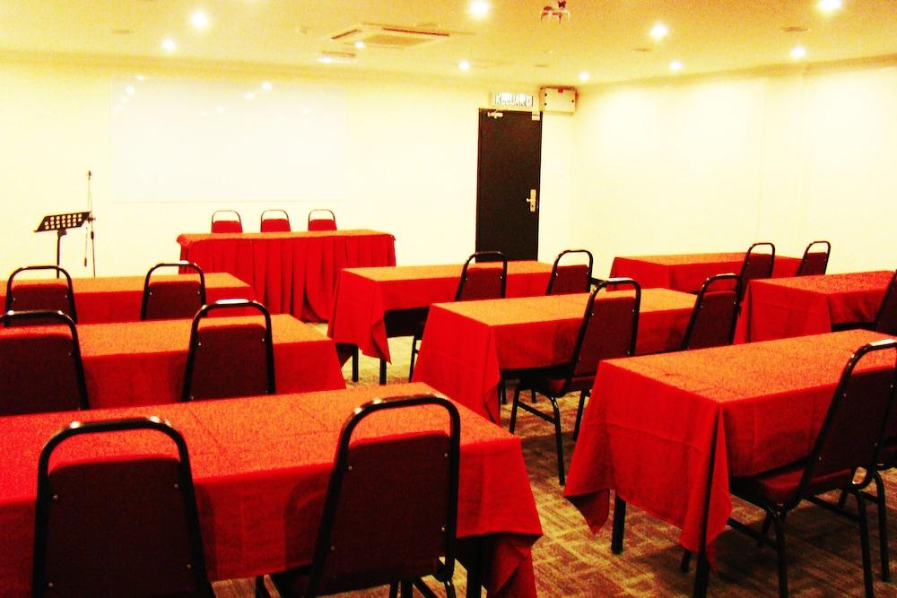 Adel Hotel - Meeting Facility