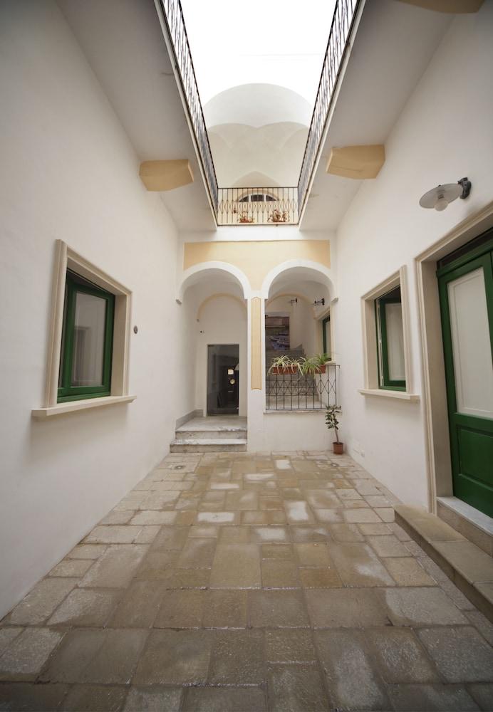 B&B Dimora San Vincenzo - Interior Entrance