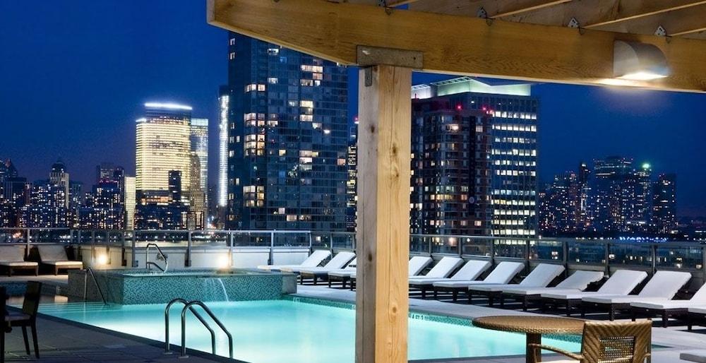 Luxy Suites Washington - Outdoor Pool