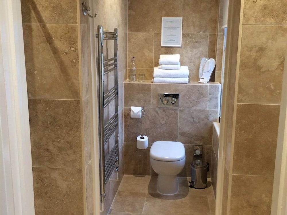 The George Inn - Bathroom