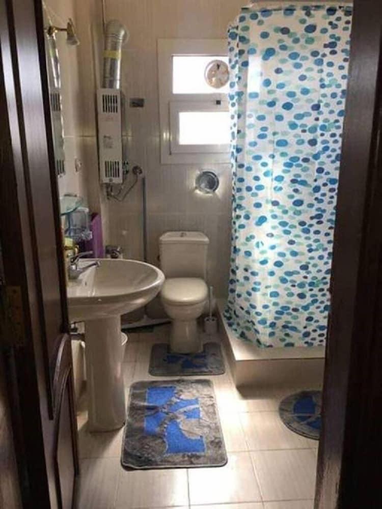 Chez Lay - Bathroom