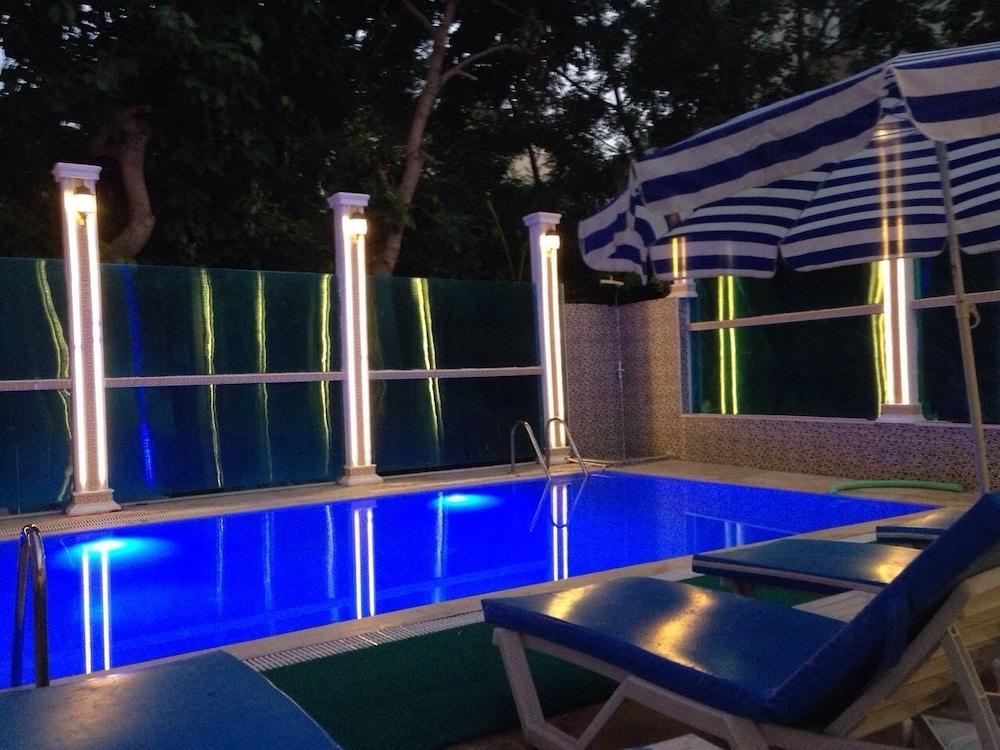 Behram Hotel - Outdoor Pool