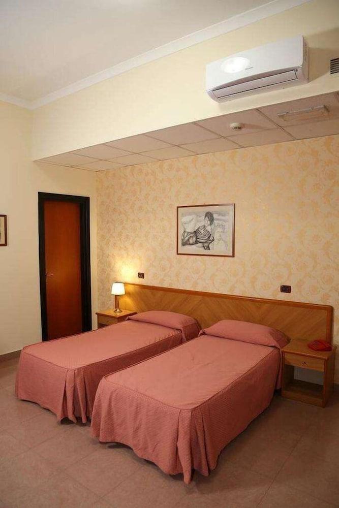 Pamaran Hotel - Room