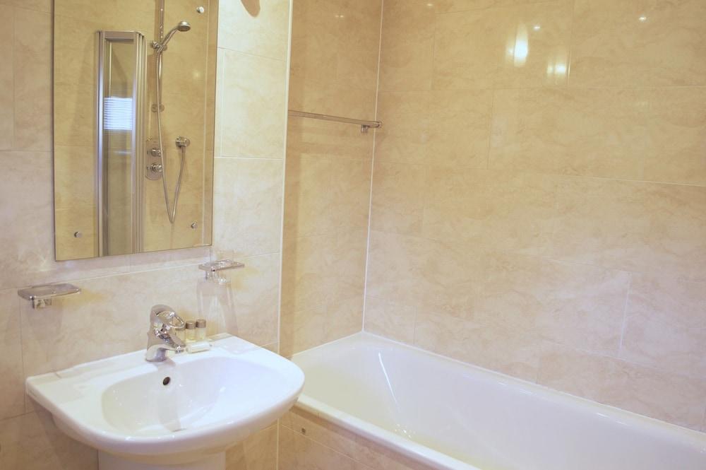 Dreamhouse Holyrood Apartments - Bathroom