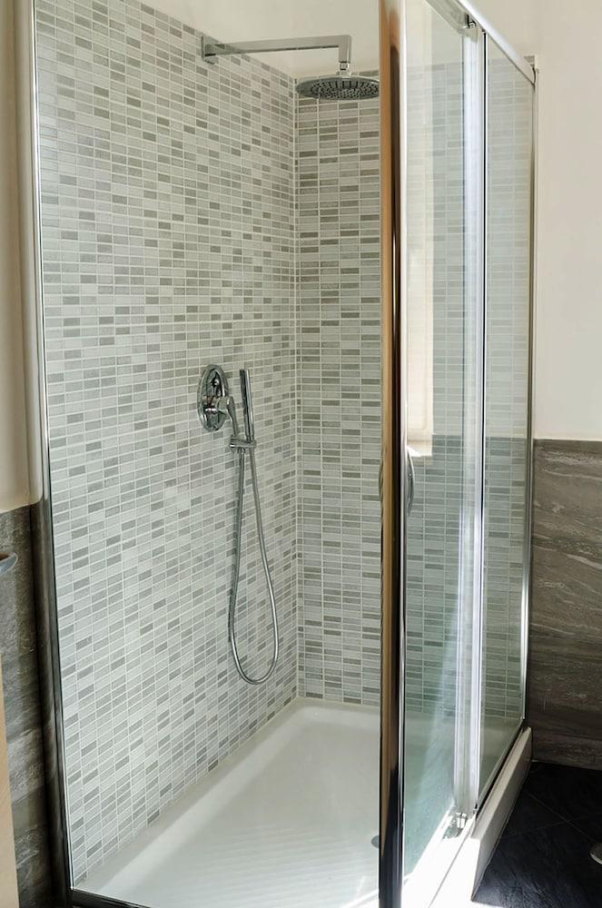 Casa Santarelli - Bathroom Shower