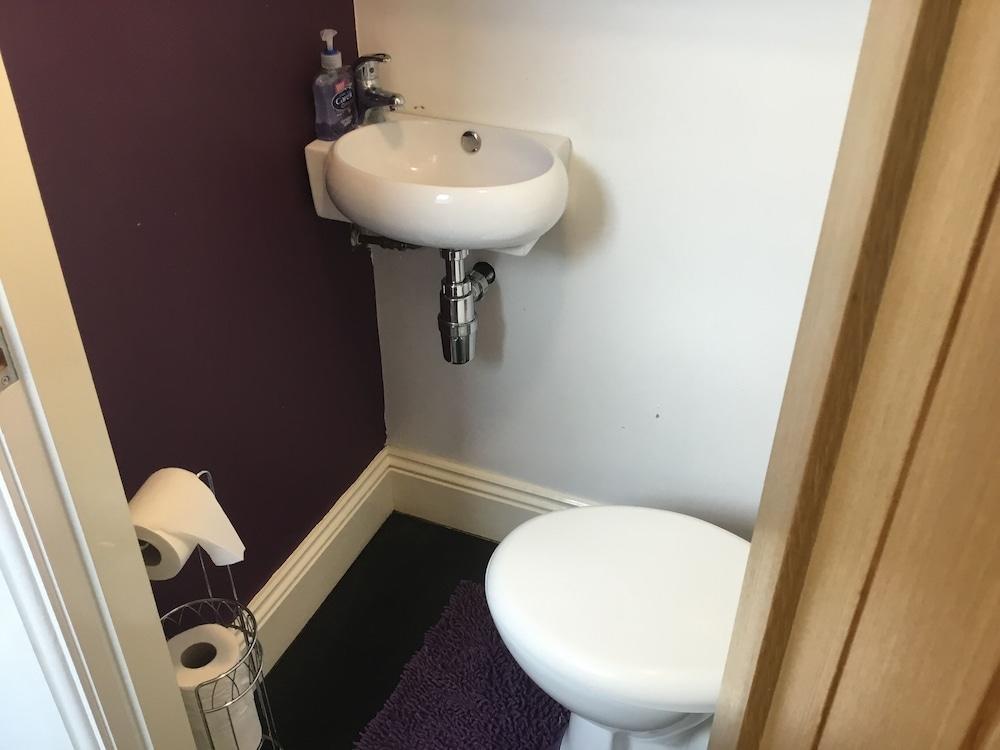 Luxury Loft Conversion Self Contained - Bathroom