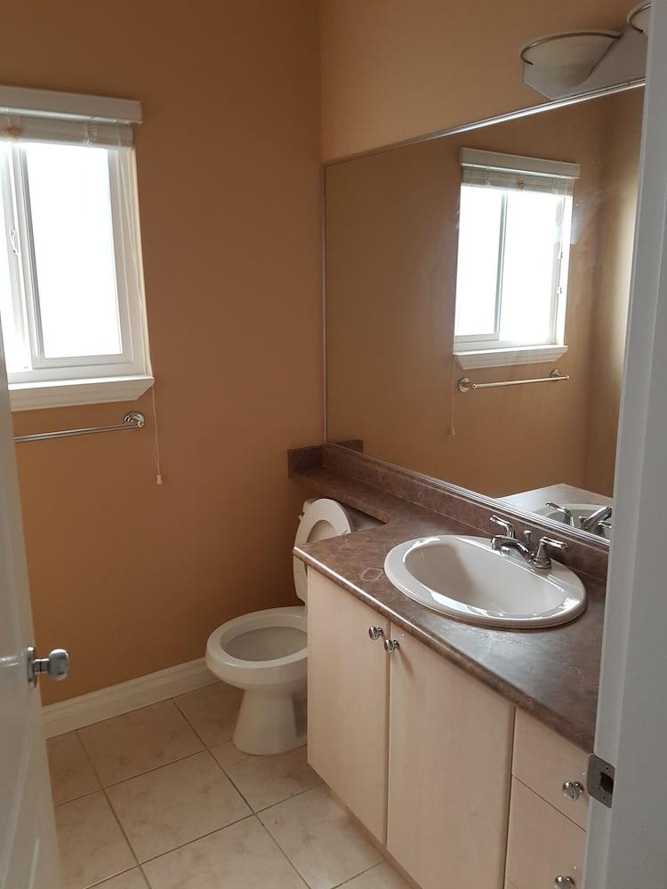 Berkshire Homestay - Bathroom