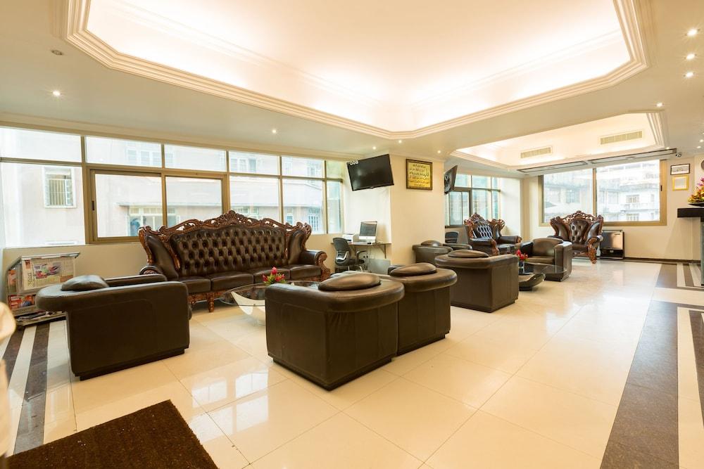 Tanzanite Executive Suites - Lobby Lounge