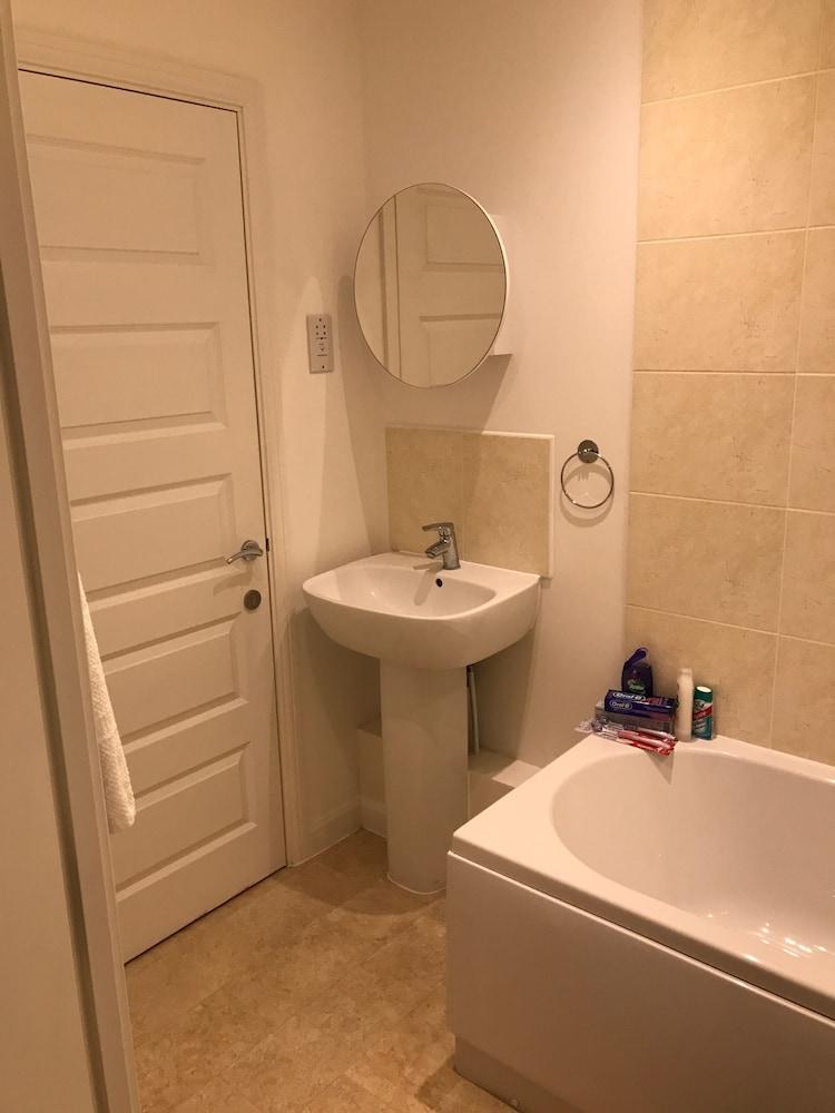 UK Apartments - Bathroom