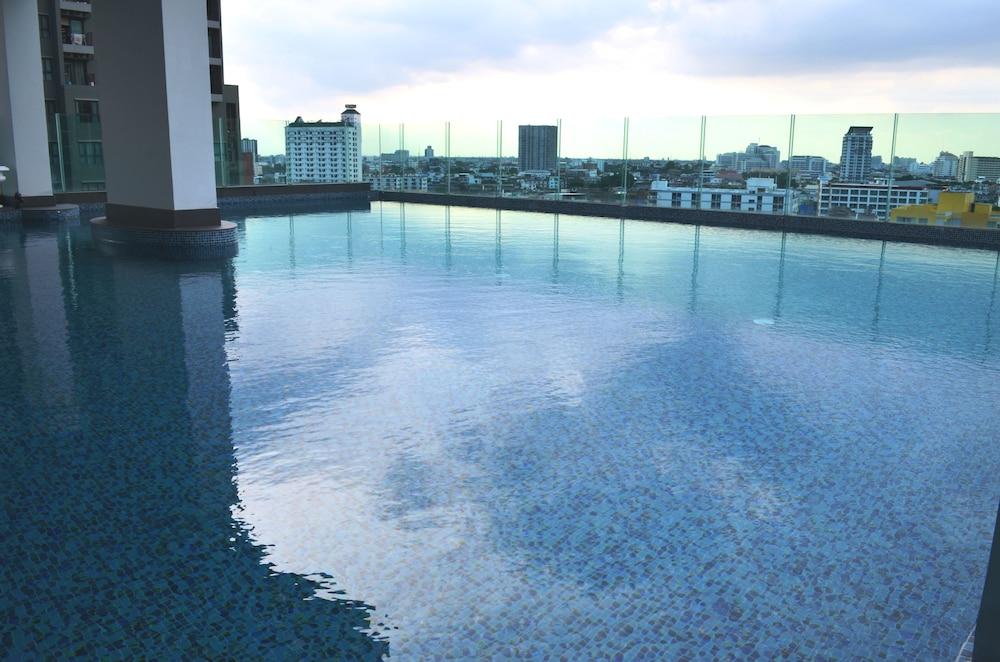 Wooden Suites (The Rich @Sathorn-Taksin) - Rooftop Pool